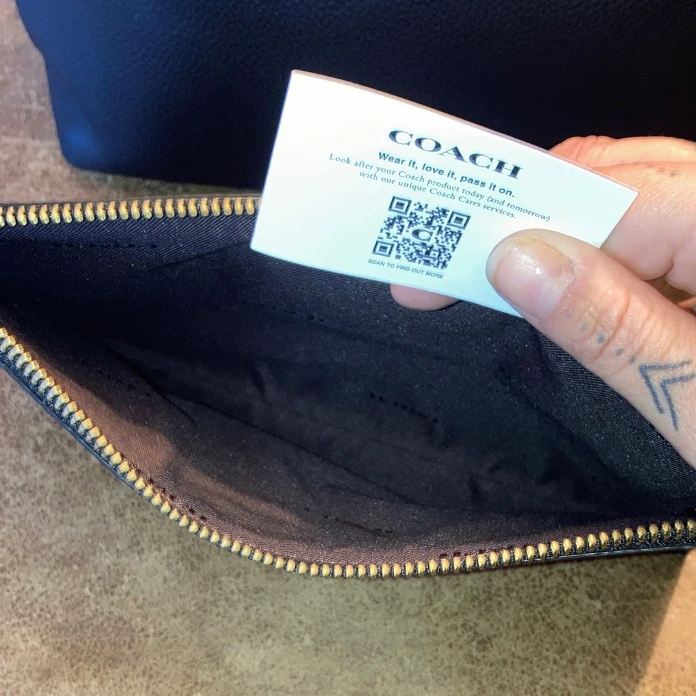 Coach Black Leather day tote Bag with detachable clutch and gold accents . - Picture 4 of 9